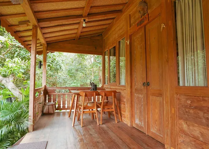 Rumah Bambu Gladek Satu ゲストハウス ウルワツ