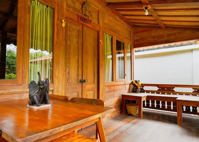 Rumah Bambu Gladek Satu ウルワツ