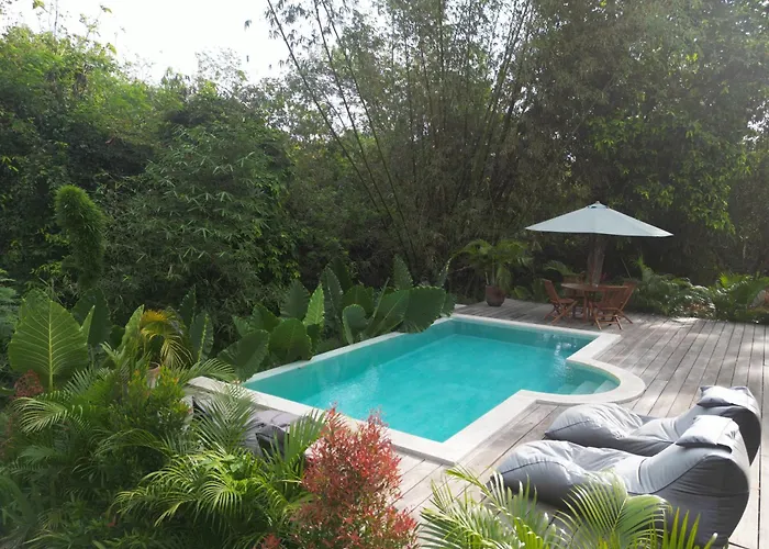 Rumah Bambu Gladek Satu ゲストハウス 4*