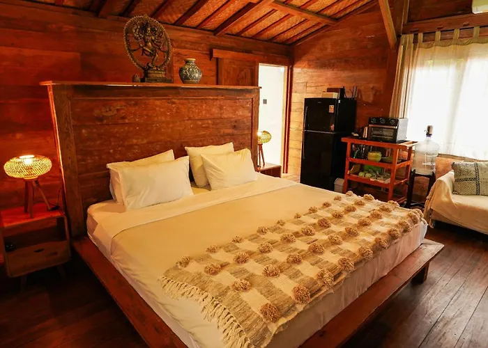 ゲストハウス Rumah Bambu Gladek Satu 4*