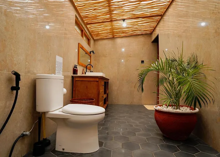 Rumah Bambu Gladek Satu ゲストハウス ウルワツ