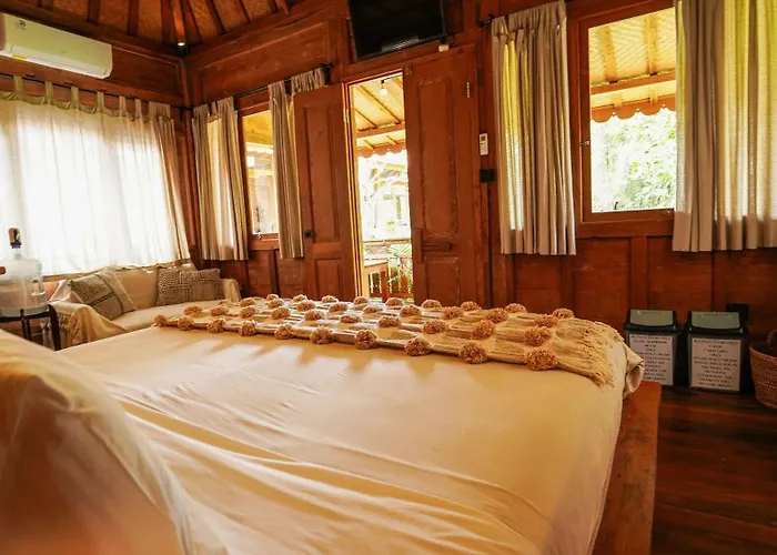 Rumah Bambu Gladek Satu 4*
