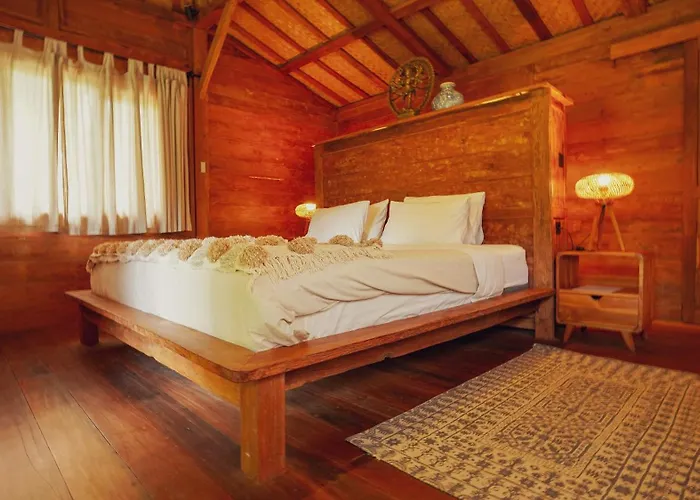 Rumah Bambu Gladek Satu ウルワツ