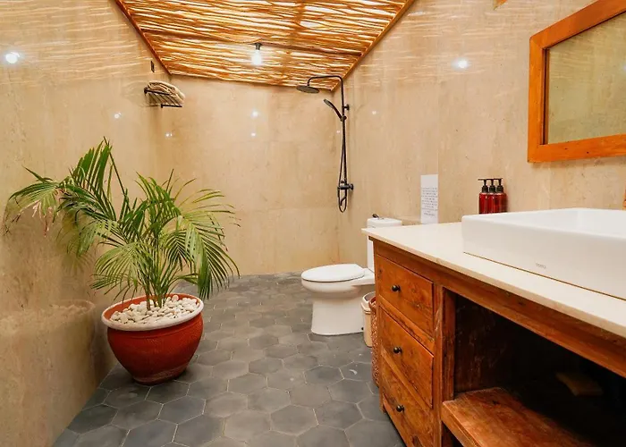 Rumah Bambu Gladek Satu 4* ウルワツ