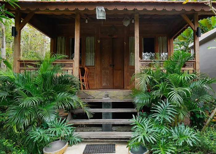 ゲストハウス Rumah Bambu Gladek Satu 4*