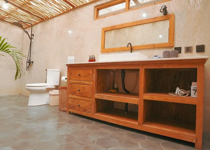 Rumah Bambu Gladek Satu ゲストハウス ウルワツ