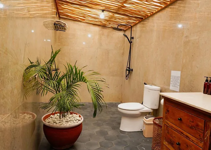 Rumah Bambu Gladek Satu ゲストハウス 4*