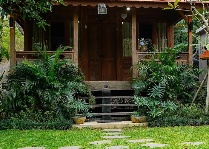 ゲストハウス Rumah Bambu Gladek Satu 4*